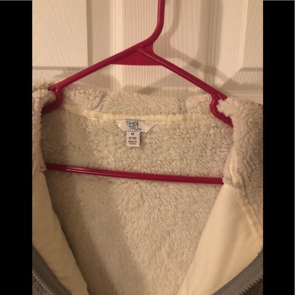 Light gray zip up jacket with sherpa🤍💜 - Picture 8 of 9